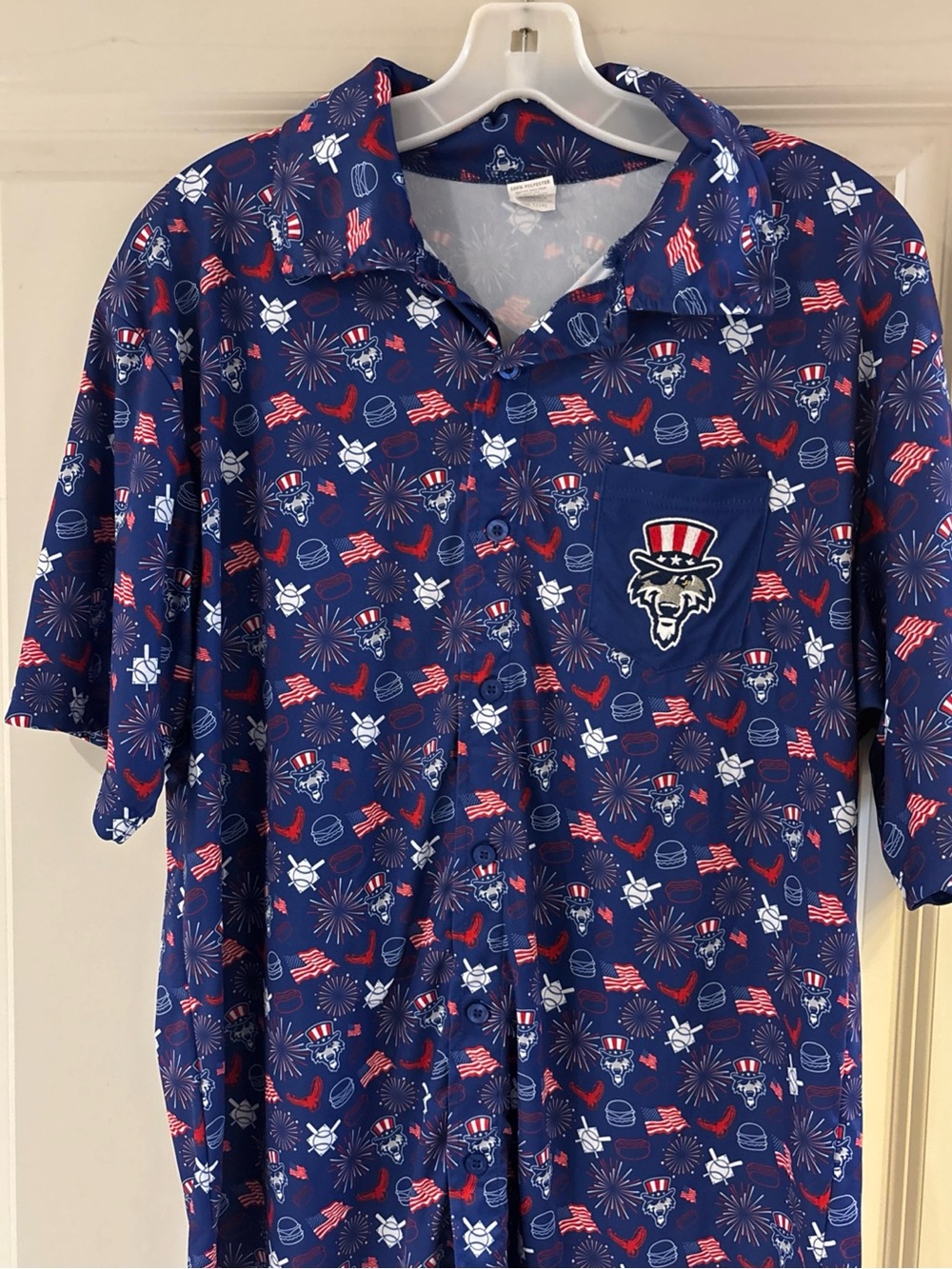 2025 Erie Seawolves Short Sleeve Patriotic Button Up Shirt Size Medium NWOT